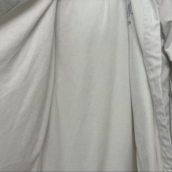 Microfiber Kids Hooded Bathrobe Personalized with "Olivia" - Picture 6 of 10